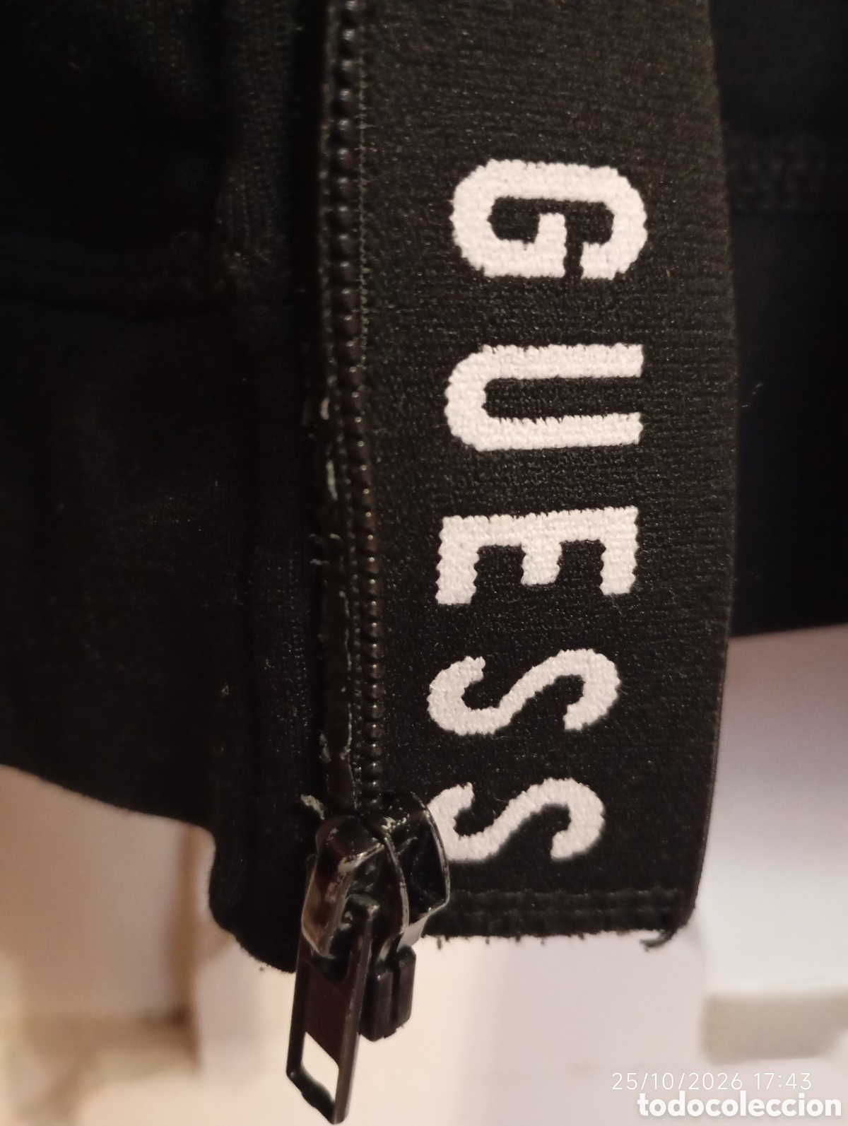 Segunda mano: Beautiful black Guess zip-up track jacket - Foto 6