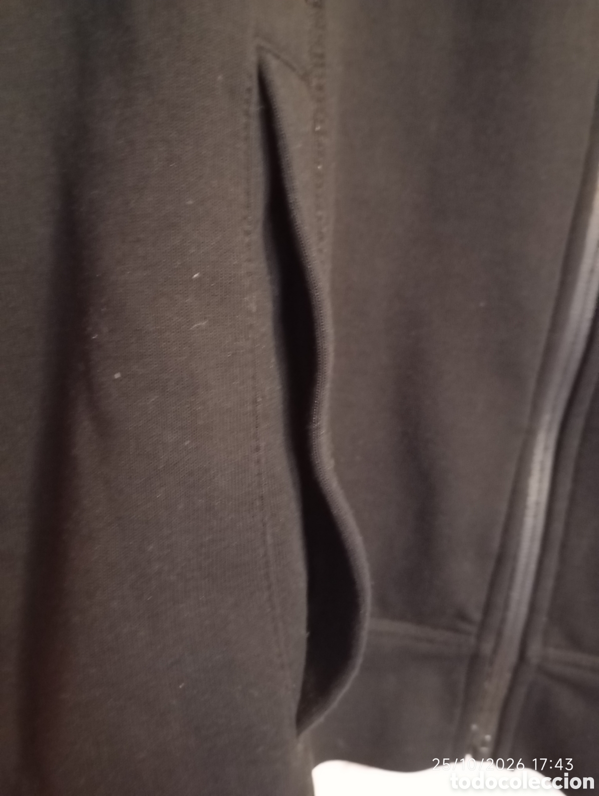 Segunda mano: Beautiful black Guess zip-up track jacket - Foto 8
