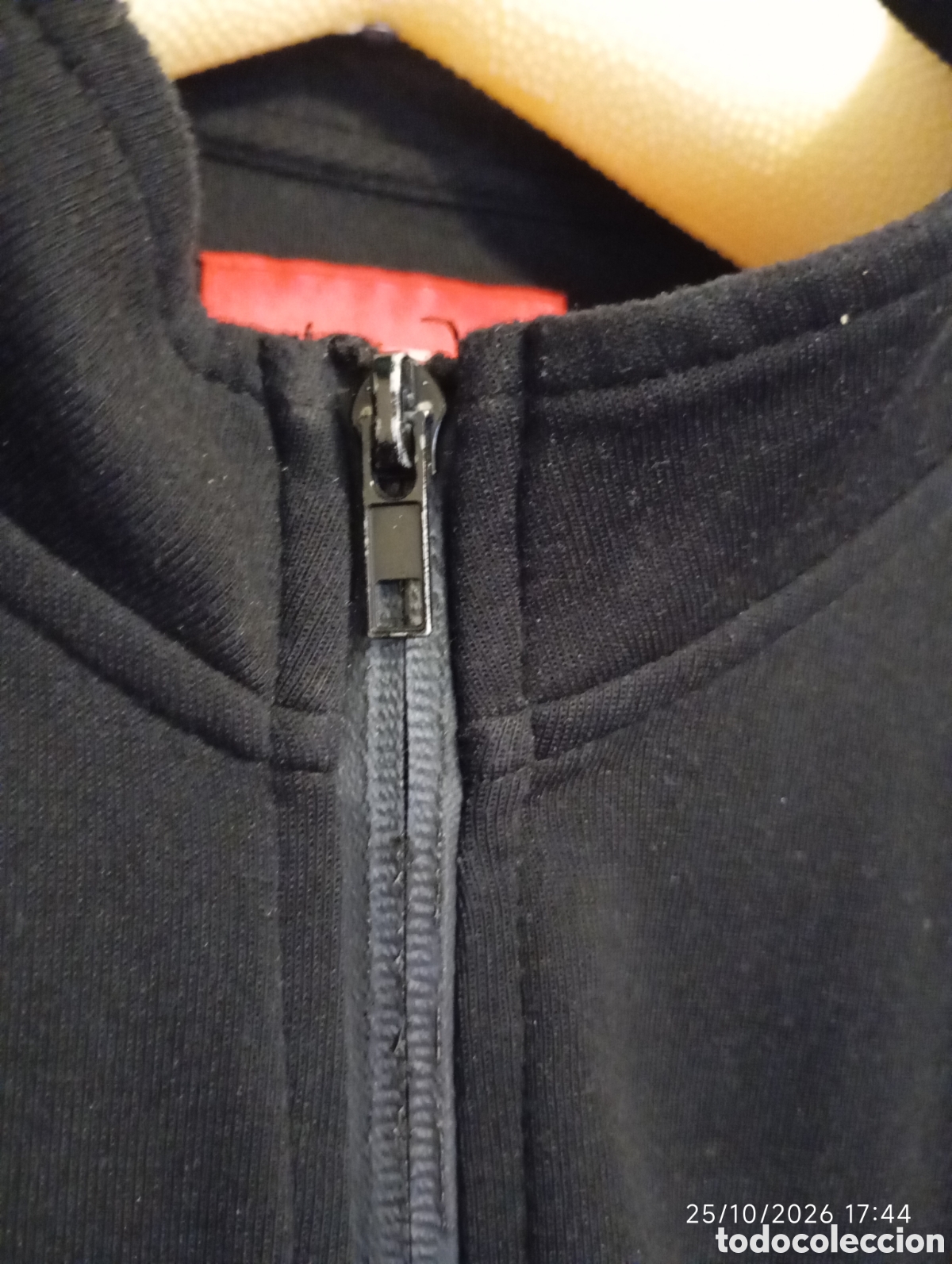 Segunda mano: Beautiful black Guess zip-up track jacket - Foto 9