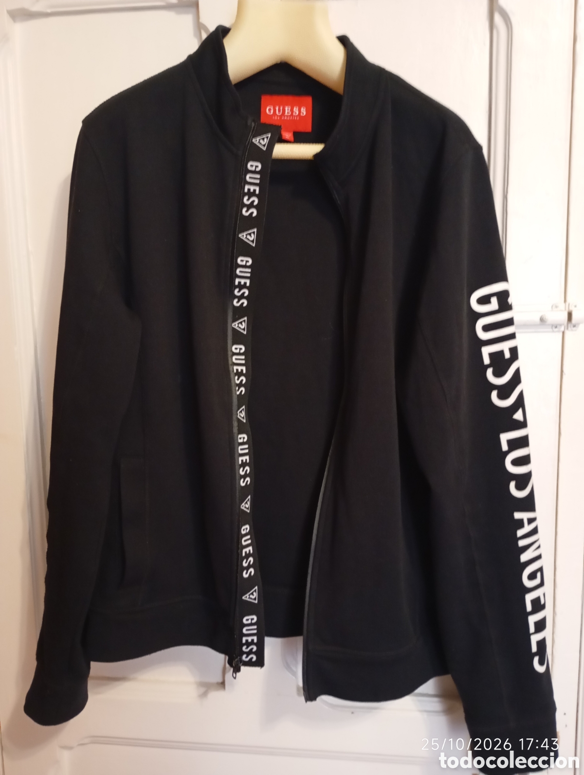 Segunda mano: Beautiful black Guess zip-up track jacket - Foto 1