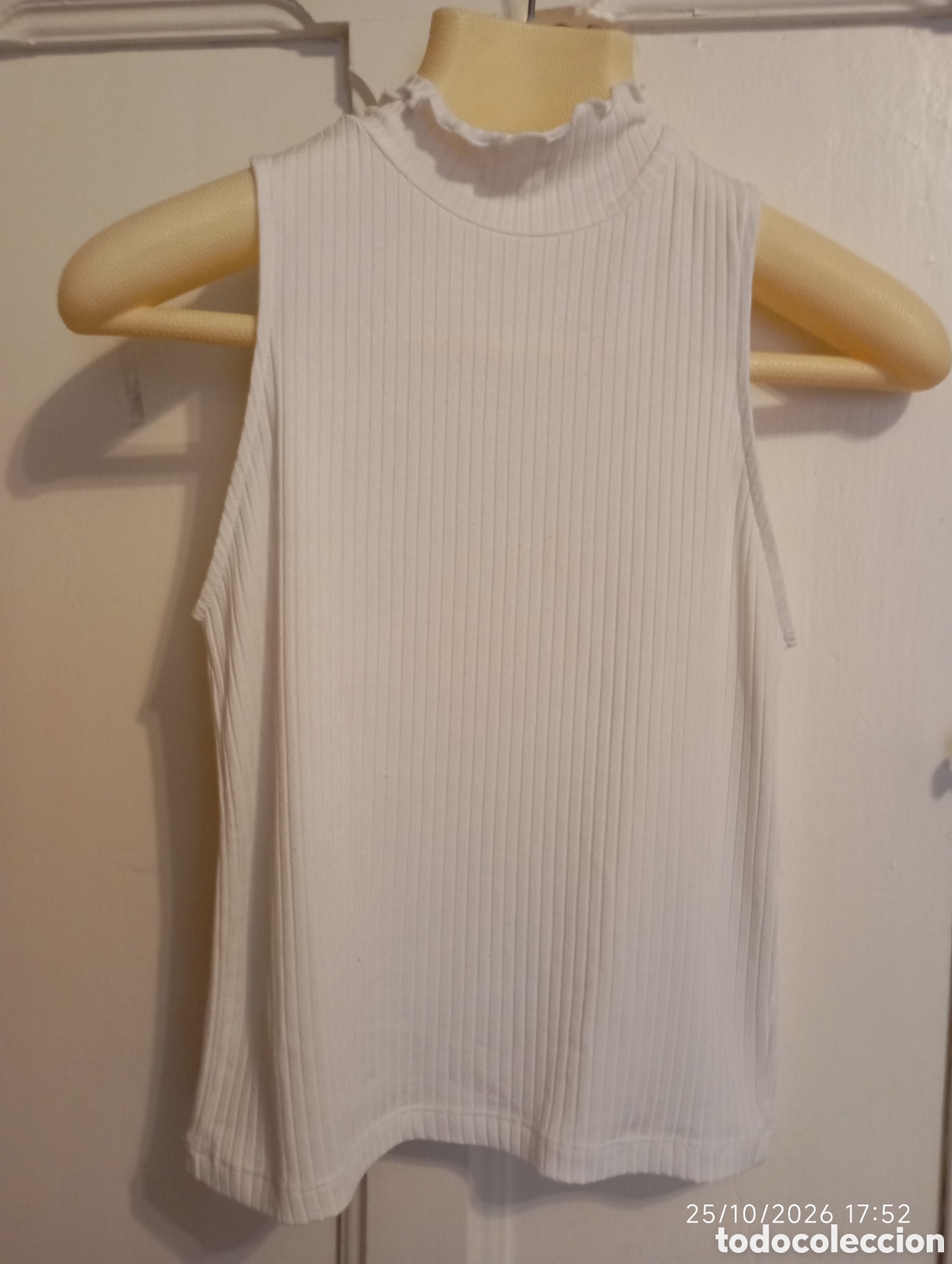 Segunda mano: Beautiful Zara high-neck ribbed sleeveless top
