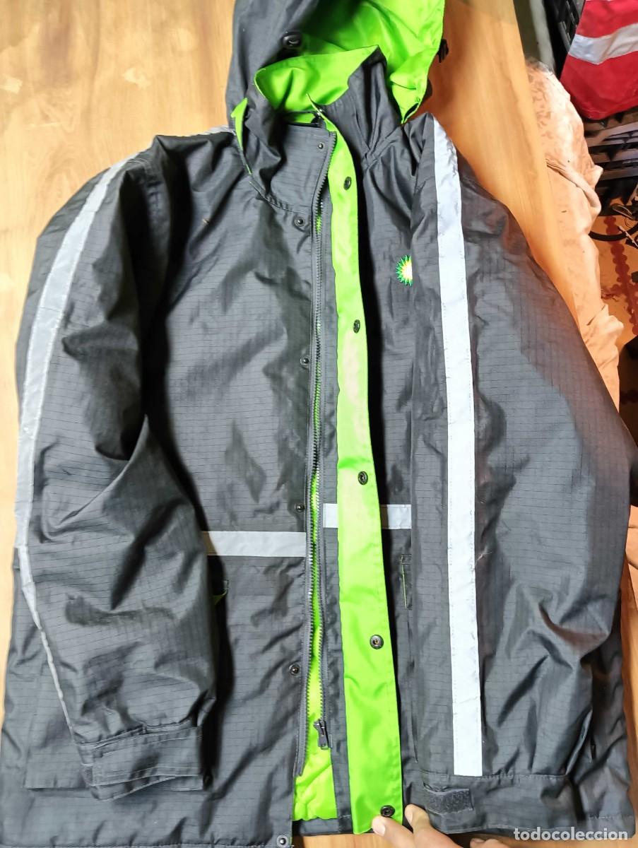Segunda mano: CHAQUETA DE TRABAJO INVIERNO CORVEX - GRIS Y VERDE - CAPUCHA - FORRO ACOLCHADO - COMO NUEVA