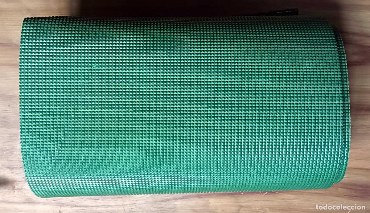 Segunda mano: ESTERILLA ANTIDESLIZANTE VERDE - PVC/ESPUMA - TEXTURA PIRAMIDAL - 180 x 70 CM - LIGERA - 385 G