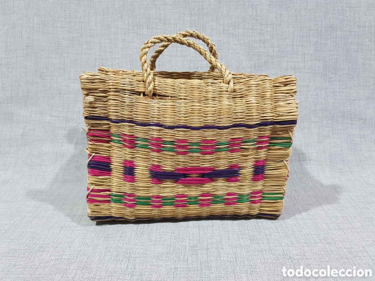 Segunda mano: BOLSITO DE JUNCO ESTILO PORTUGU&Eacute;S. BOLSO. CESTA. MIMBRE. PAJA.