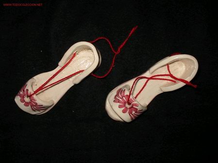 Segunda mano: DETALLE DE LAS ZAPATILLAS - Foto 2