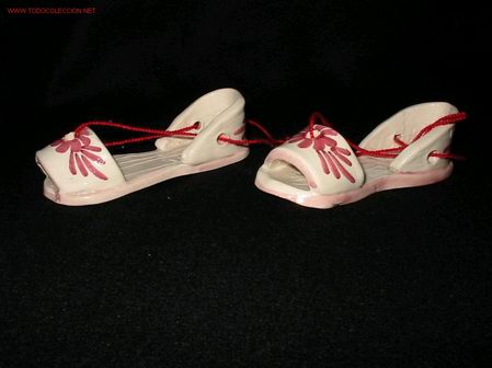Segunda mano: DOS ZAPATILLAS DE CERAMICA - Foto 1