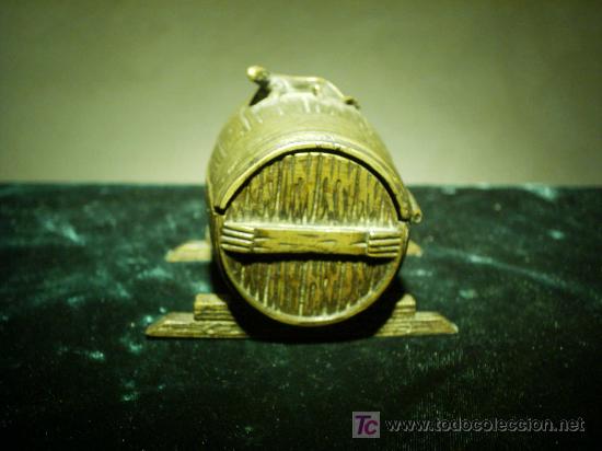 Segunda mano: Cofre de bronce con salamandra en su tapa.Circa 1897 - Foto 1