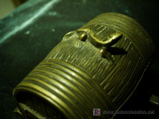 Segunda mano: Cofre de bronce con salamandra en su tapa.Circa 1897 - Foto 2