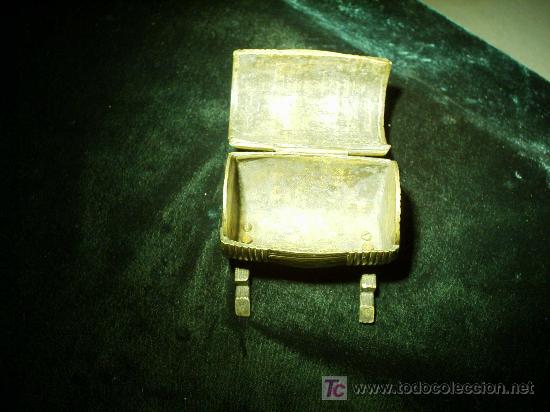 Segunda mano: Cofre de bronce con salamandra en su tapa.Circa 1897 - Foto 4