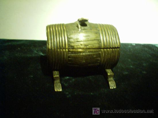 Segunda mano: Cofre de bronce con salamandra en su tapa.Circa 1897 - Foto 3
