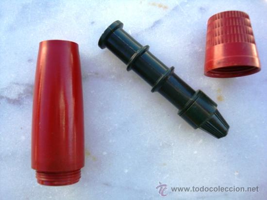 Segunda mano: ANTIGUO GUARDA AGUJAS E HILO, CON DEDAL. - DE BAQUELITA- - Foto 1