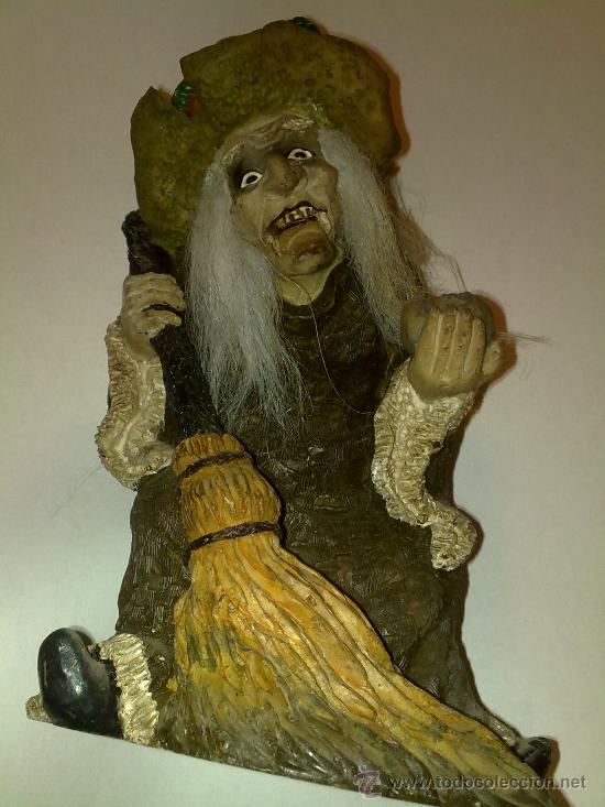 Segunda mano: BRUJAS DE LA SUERTE - ESCOBA - 18 CM. ALTO - Foto 1