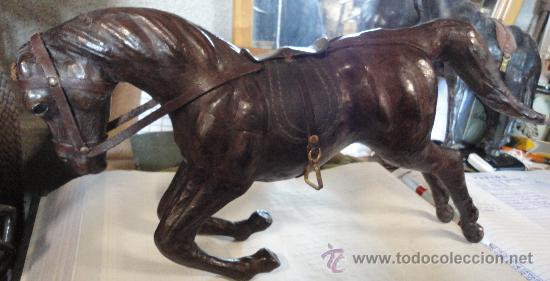 Segunda mano: Figura de caballo, en cuero, 20 cms de alto - Foto 1