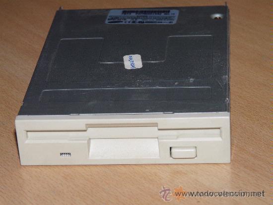 Segunda mano: 540- Disquetera 3.5&rdquo; Interna 1.44Mb (Samsung SFD-321B) - Impecable Estado - Foto 1
