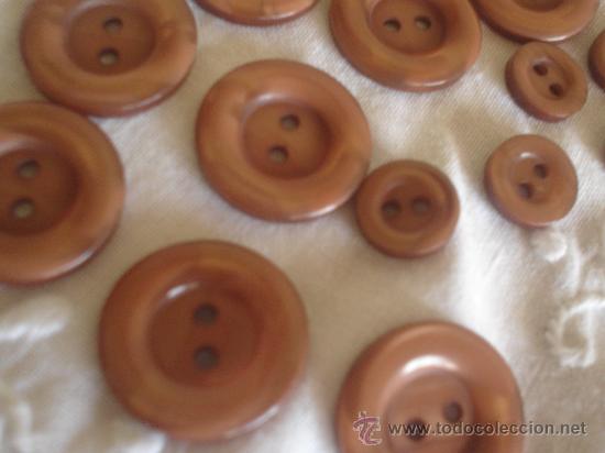 Segunda mano: LOTE DE BOTONES MARRON - Foto 1