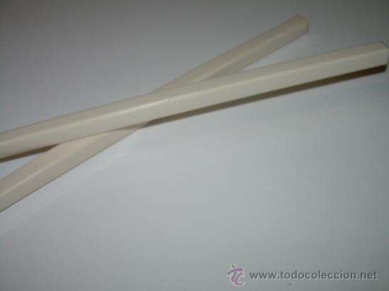 Segunda mano: JUEGO DE PALILLOS ORIENTALES DE HUESO. - Foto 2
