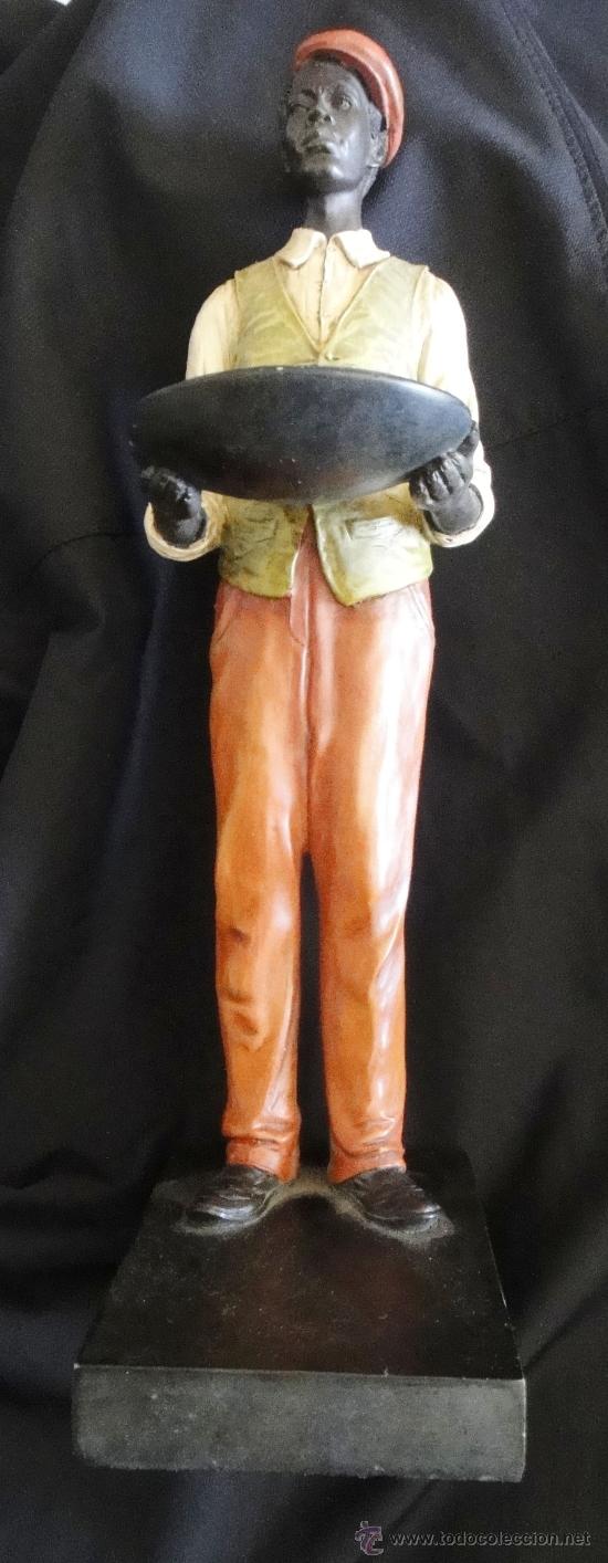 Segunda mano: FIGURA DE RESINA CON BANDEJA - Foto 1
