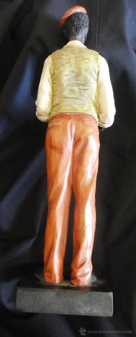 Segunda mano: FIGURA DE RESINA CON BANDEJA - Foto 2