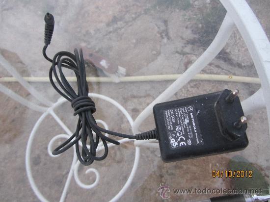 Segunda mano: CARGADOR DE TELEFONO MOVIL MOTOROLA - Foto 1