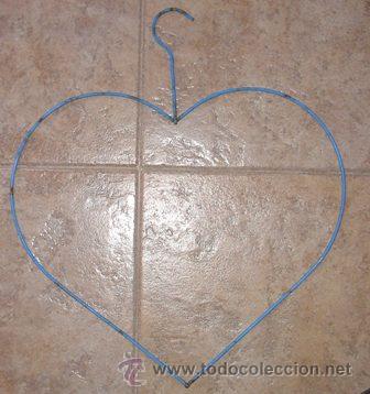 Segunda mano: Antigua percha con forma de coraz&oacute;n. - Foto 1
