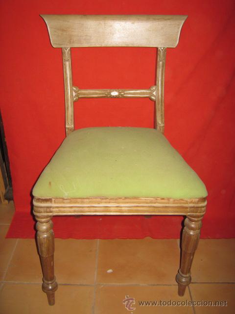 Segunda mano: Silla a&ntilde;os 80 en madera con flor en el respaldo. - Foto 1