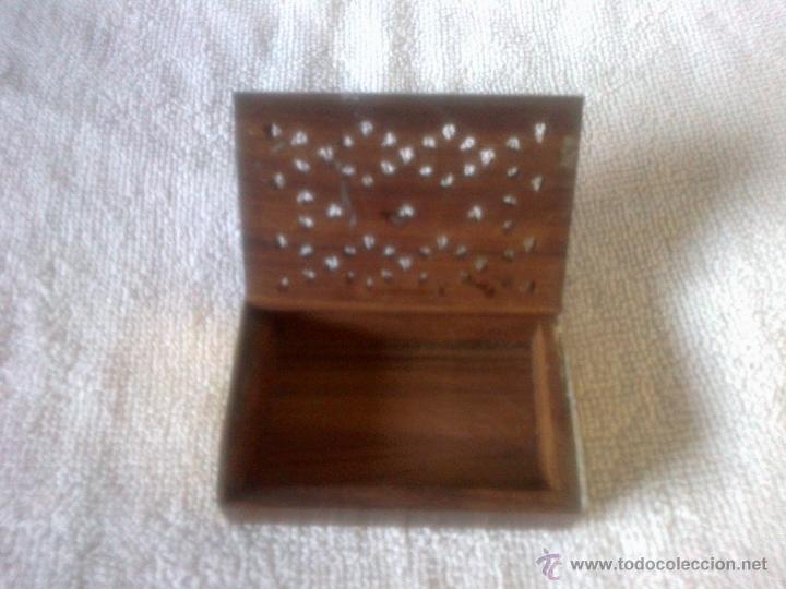 Segunda mano: ANTIGUA CAJA DE MADERA HECHA A MANO, MIDE 2X5X7 CMS - Foto 2