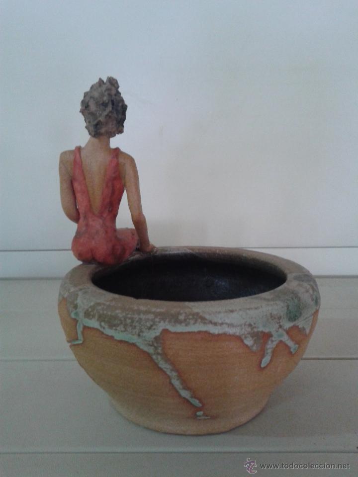 Segunda mano: CUENCO CON FIGURA DE MUJER -- CER&Aacute;MICA DE GRES ARTESANAL -- - Foto 3