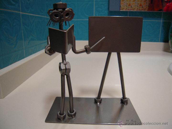 Segunda mano: Figura de profesora met&aacute;lica - Foto 1
