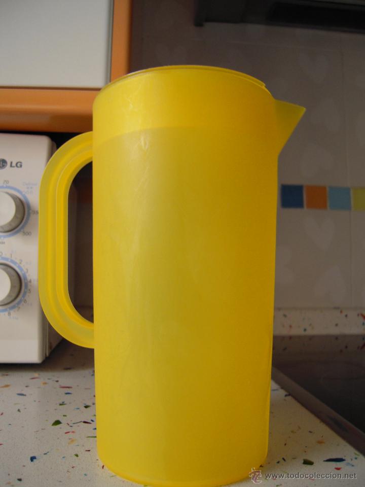Segunda mano: Jarra y vasos de pl&aacute;stico - Foto 2