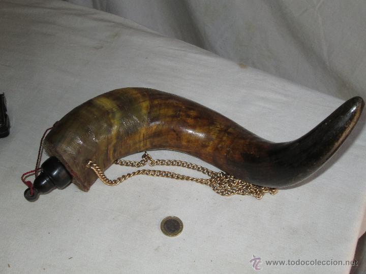 Segunda mano: BOTA HECHA DE CUERNO - Foto 1