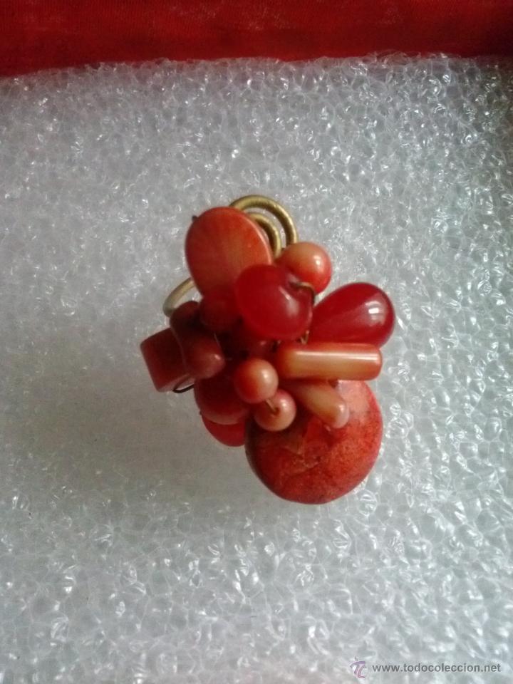 Segunda mano: Anillo en metal con coral - Foto 2