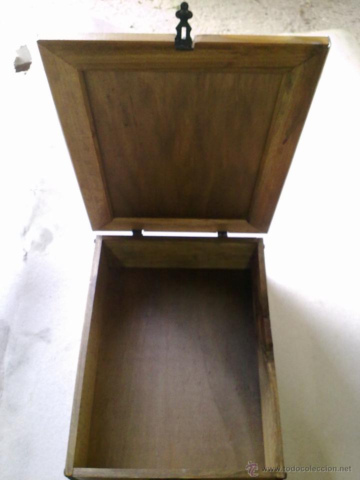 Segunda mano: Caja de madera con tapa de bisagra. - Foto 4
