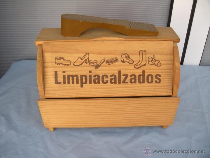 Segunda mano: CAJA MALETA LIMPIACALZADOS - Foto 1