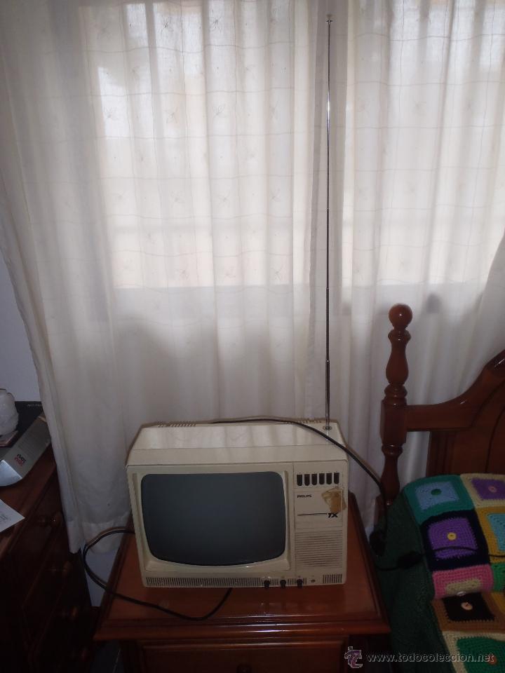 Segunda mano: TELEVISOR MUY ANTIGUO MARCA PHILIPS - Foto 2