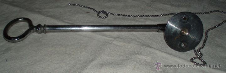 Segunda mano: tirador de metal con forma de llave - Foto 3