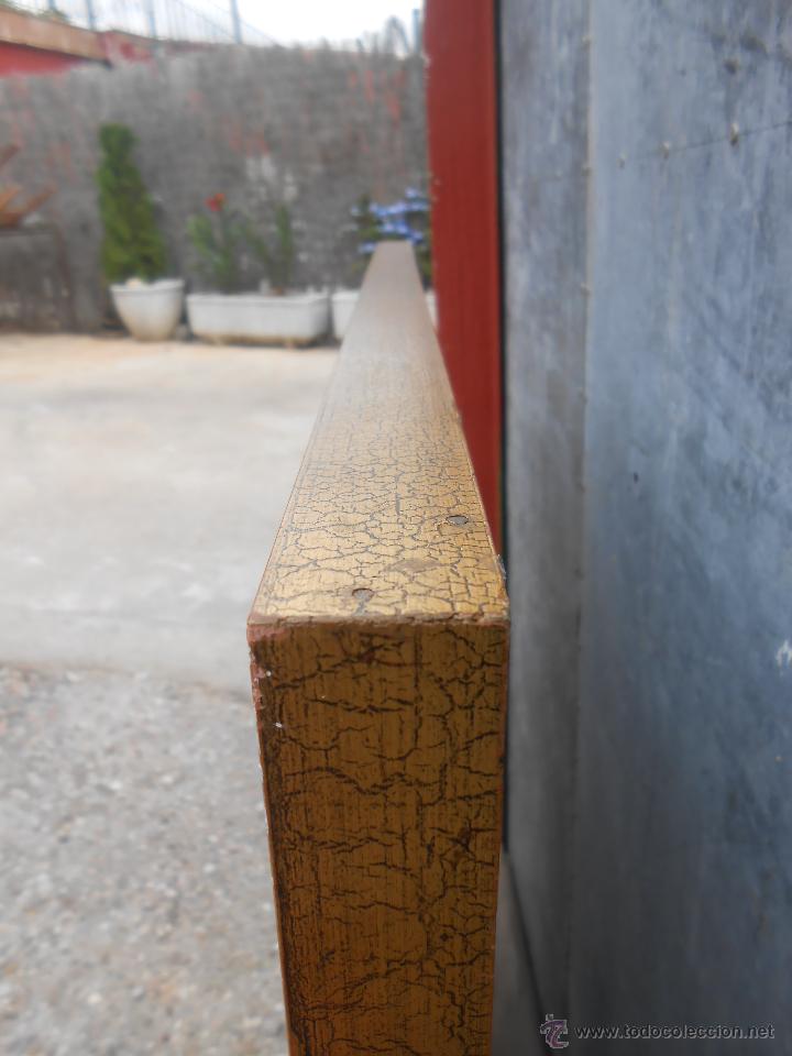 Segunda mano: GRAN MARCO DE MADERA DORADO CON CRISTAL. - Foto 4