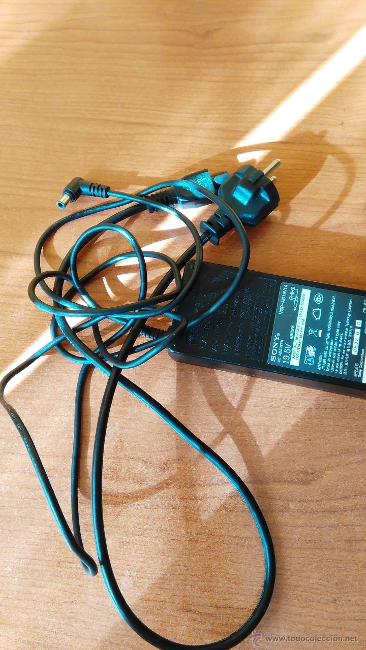 Segunda mano: Cargador Sony VGP-AC19V14 - Foto 1