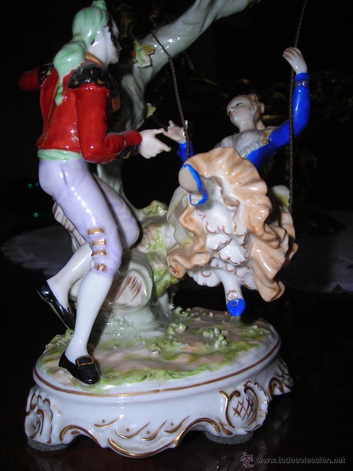 Segunda mano: Conjunto de porcelana, escena goyesca. - Foto 1