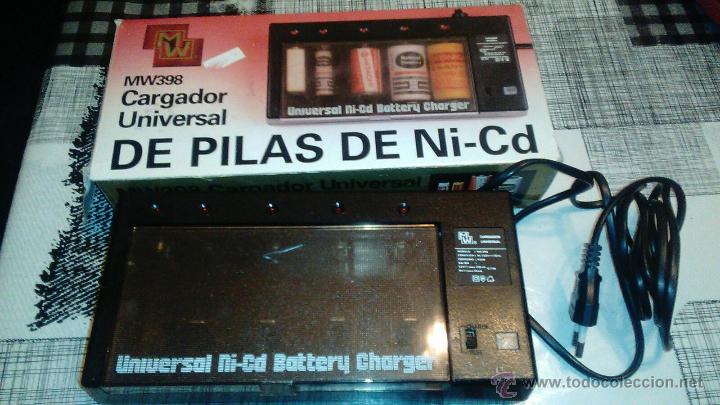 Segunda mano: CARGADOR DE PILAS. SEMINUEVO. - Foto 1
