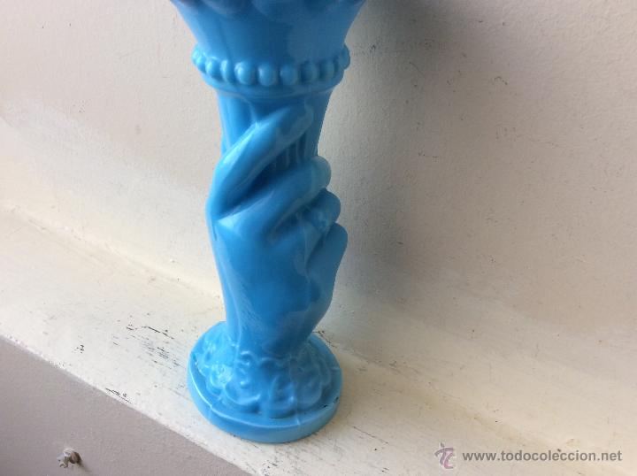Segunda mano: JARRON DE OPALINA AZUL CON MANO Y CUERNO DE LA ABUNDANCIA El dedo - Foto 5