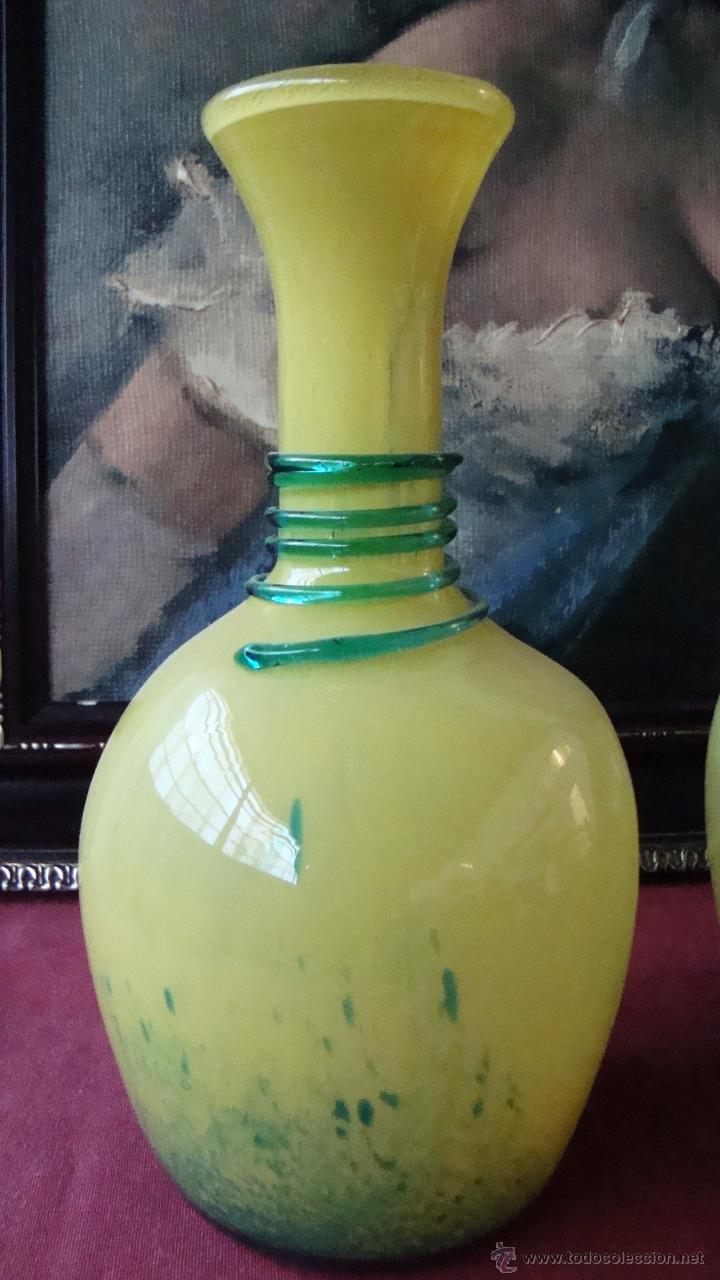 Segunda mano: Dos jarrones artesanos de cristal - Foto 2