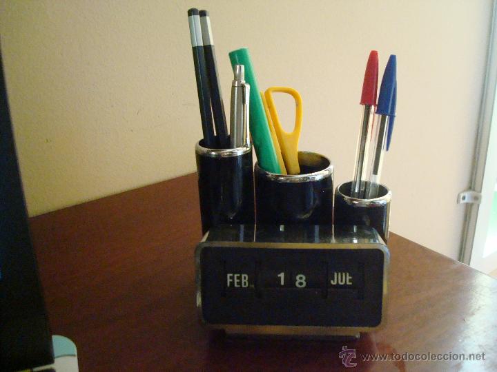 Segunda mano: calendario manual cromado y negro ver imagen - Foto 2