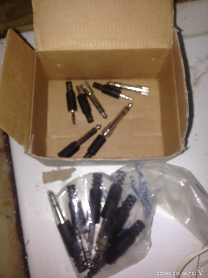 Segunda mano: Caja con enganches jack en caja - Foto 1