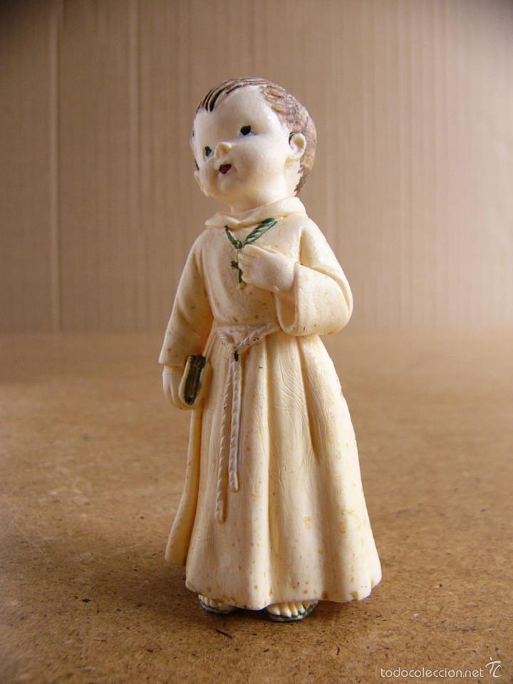 Segunda mano: Figura religiosa de monaguillo con libro y crucifijo - Foto 4