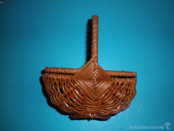 Segunda mano: PEQUE&Ntilde;O CESTILLO MIMBRE 10x14x14cm - Foto 2