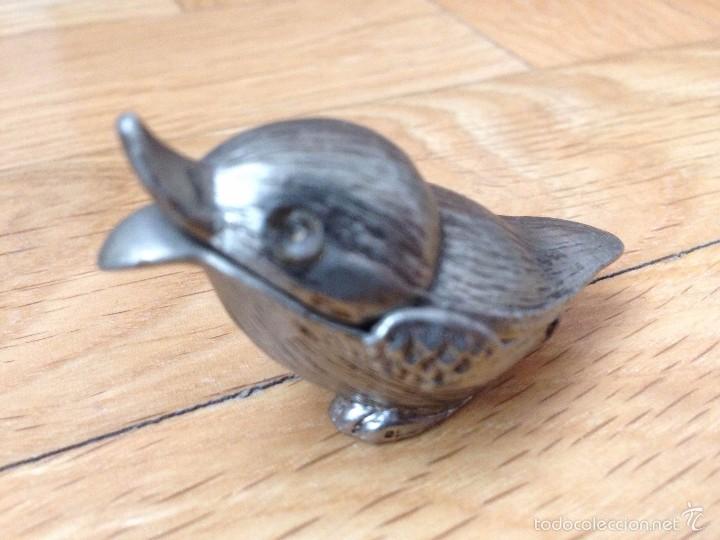 Segunda mano: PEQUE&Ntilde;O PATO POLLITO DE DECORACION PLATEADO CON CORAZON - Foto 2