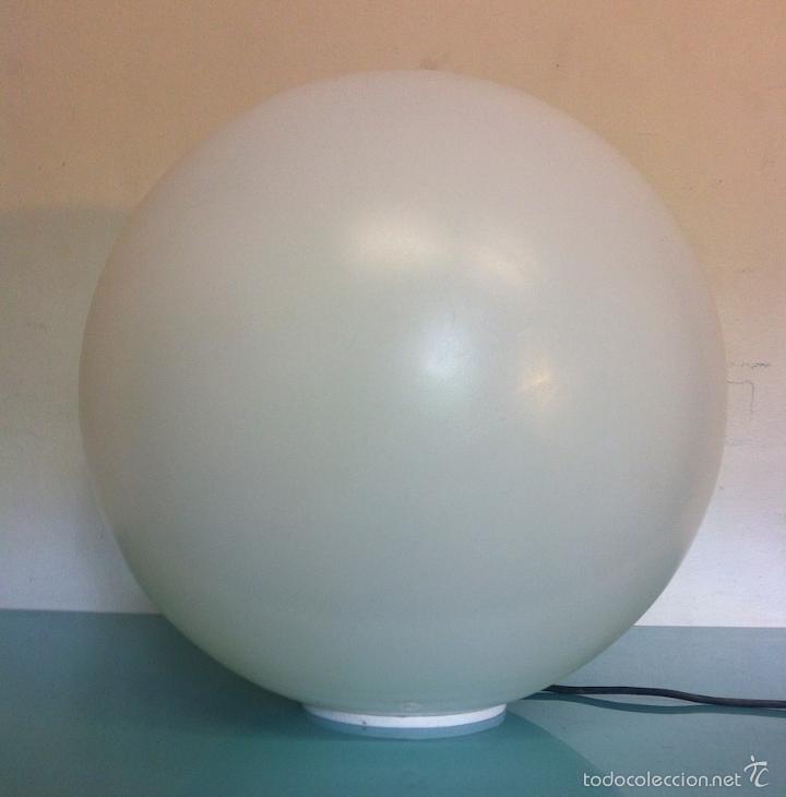 Segunda mano: Gran L&aacute;mpara Globo de Pl&aacute;stico, Exterior e Interior - Foto 2