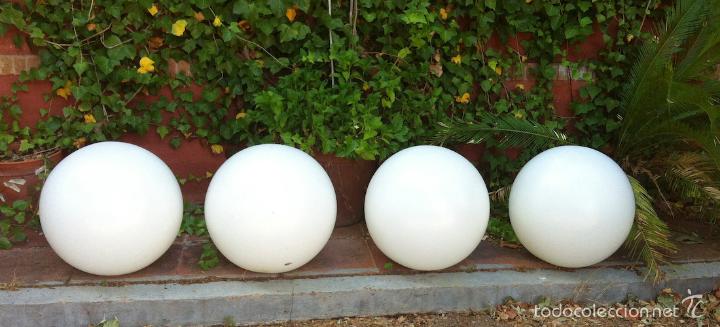 Segunda mano: Gran L&aacute;mpara Globo de Pl&aacute;stico, Exterior e Interior - Foto 4