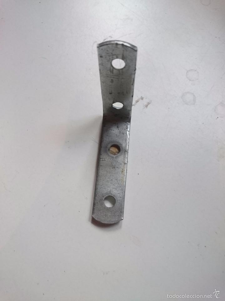 Segunda mano: ESCUADRA PEQUE&Ntilde;A DELGADA - Foto 1