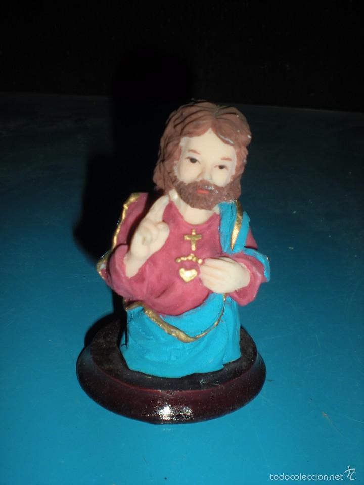 Segunda mano: Busto de Cristo sobre madera  6x5x10cm - Foto 1
